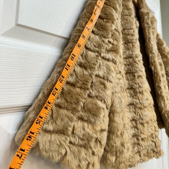 Forever21 Cropped Faux Fur Jacket - US M - Picture 7 of 7